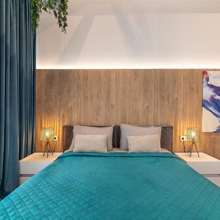 Stylish 1 Bedroom Studio Near Most City Dnipro Exterior photo
