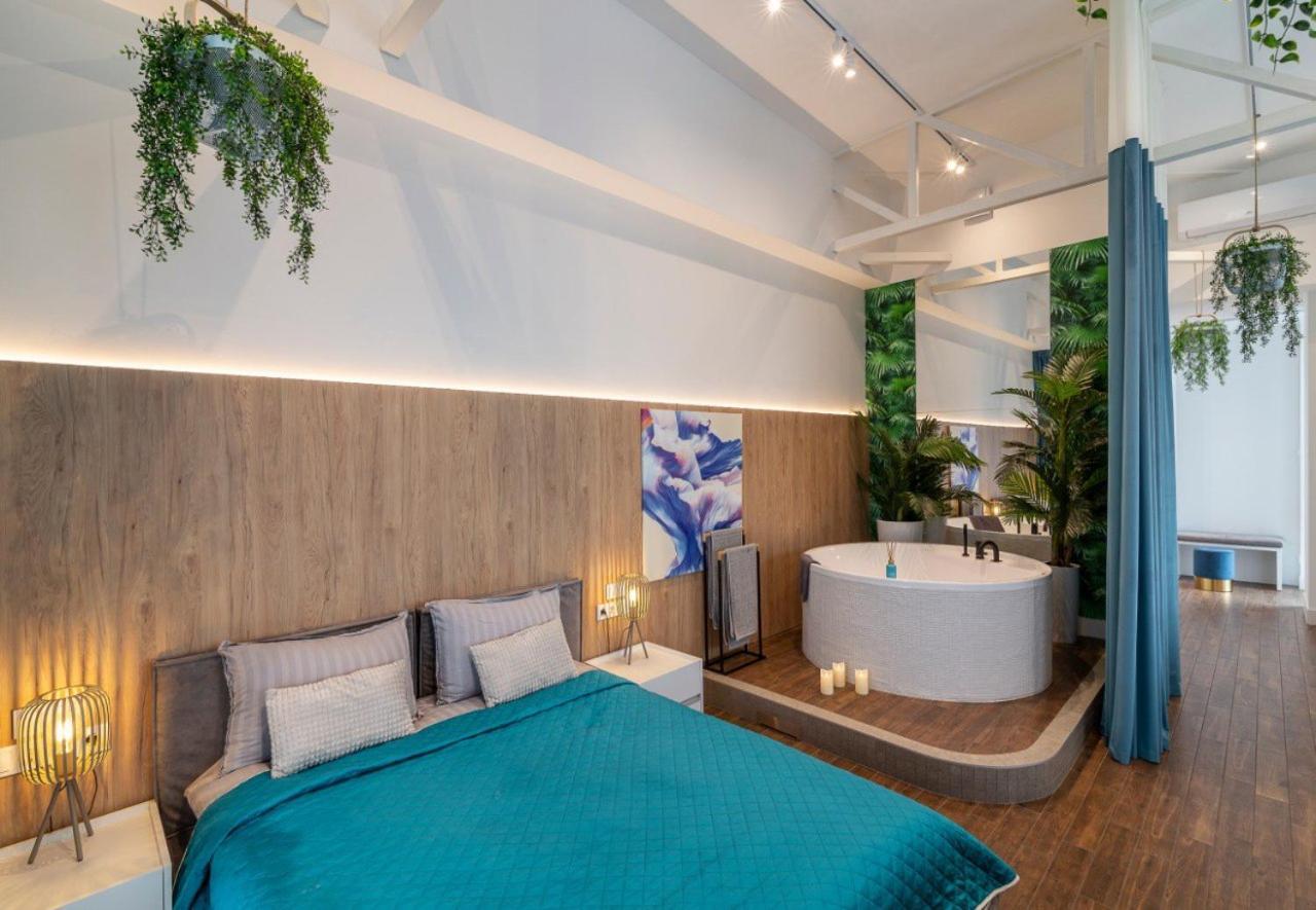 Stylish 1 Bedroom Studio Near Most City Dnipro Exterior photo